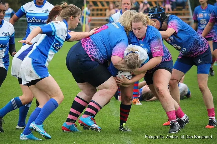 Dames rugby in het teken van Pink Ribbon