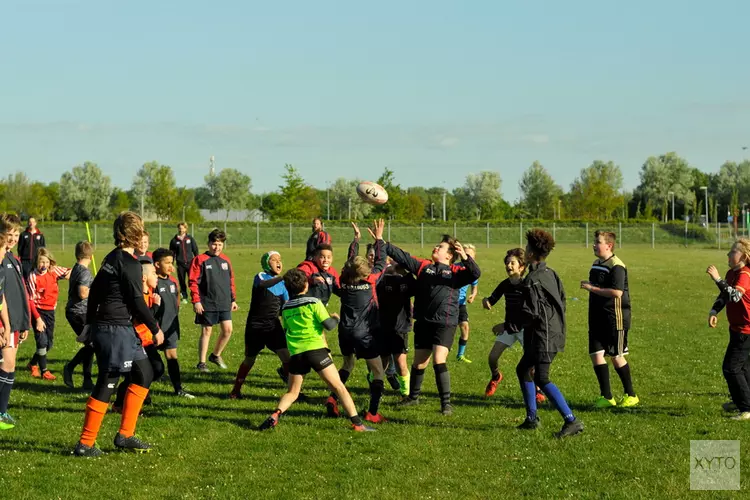Rugby Club Bulldogs laat jeugd Almere Sporten