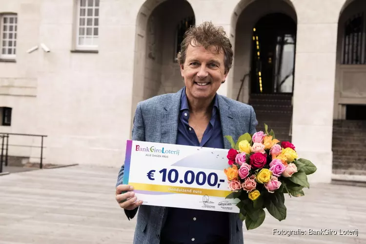 René uit Almere knapt huis op dankzij 10.000 euro van BankGiro Loterij
