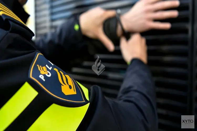 Overval Busplein: 17-jarige aangehouden, politie zoekt nog een verdachte