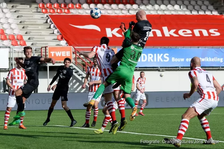 Almere City FC wint weer wat terrein