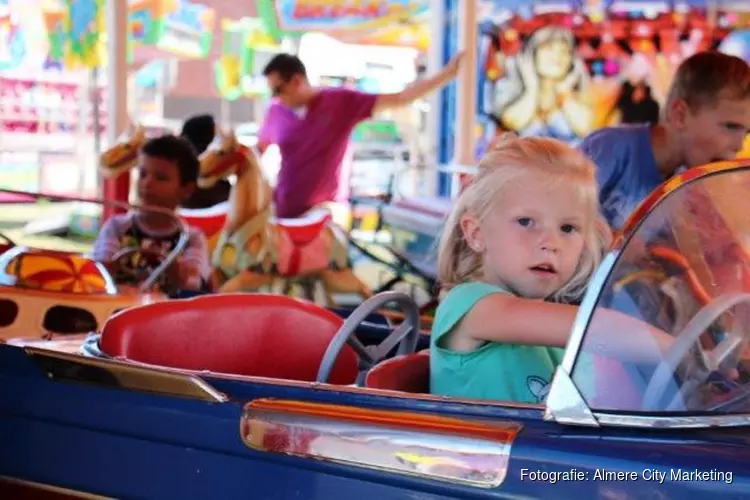 Tien dagen zomerkermis op de Esplanade in Almere Centrum