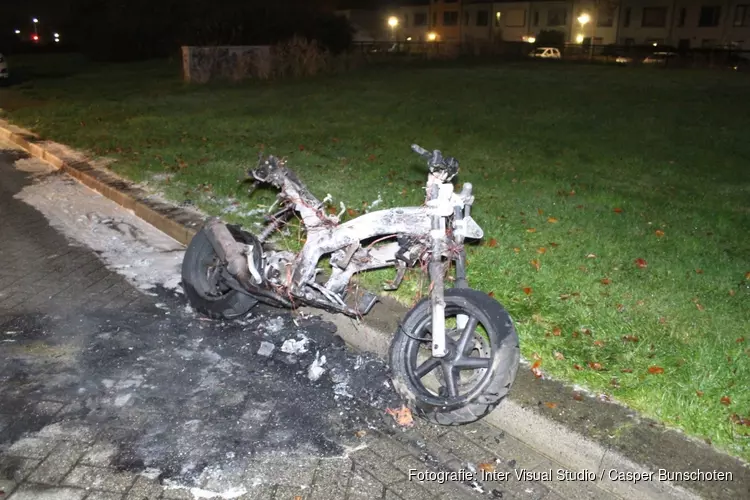 Scooter in brand gestoken in Almere