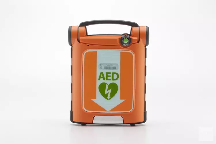 Alle stations in Almere hebben nu een AED, eind dit jaar heel Flevoland