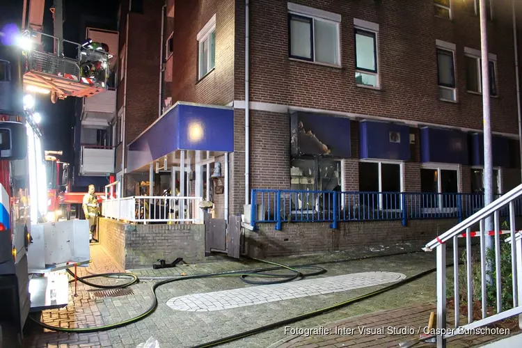 Veel schade na brand in flat Almere