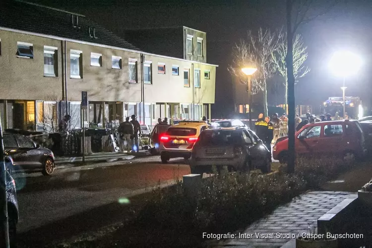 Urenlange politieactie in Almeerse Sirtakistraat, verwarde vrouw aangehouden