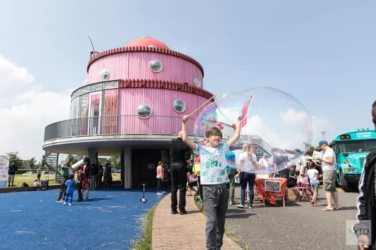 Stad & Natuur en kleur in cultuur vieren elfde verjaardag klokhuis