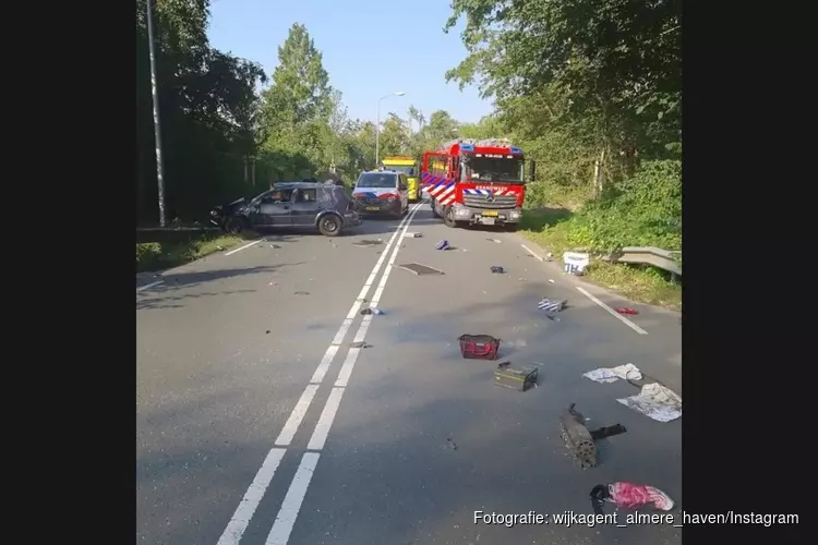 Bestuurder op de vlucht na ongeval in Almere Haven