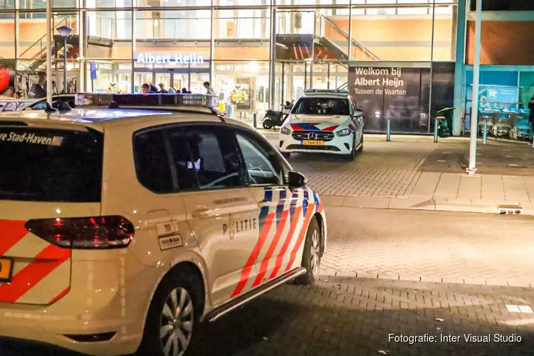 Overval op supermarkt in Almere, politie zoekt twee jeugddige daders