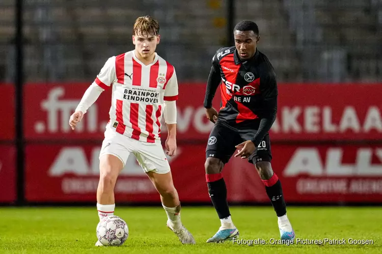 Almere City FC laat zich in eigen huis verschalken door Jong PSV