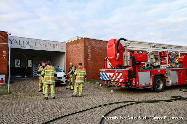 Brand in kapsalon Almere snel onder controle