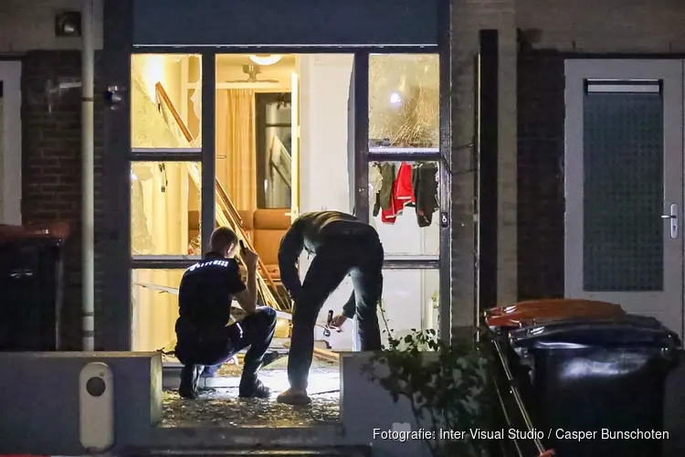 Explosie bij woning aan Vrije Zeestraat in Almere