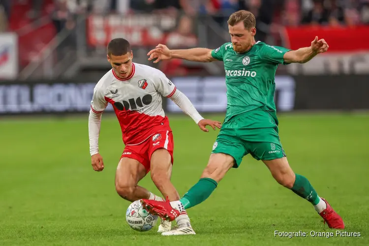 Almere City FC verrast FC Utrecht en boekt eerste overwinning in eredivisie
