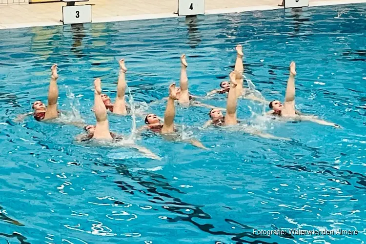 Gouden triomf voor synchroomzwemteam Watervrienden Almere herhaald met glans