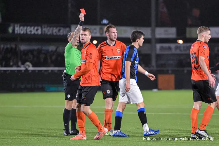 Almere City FC met tien man langs Katwijk