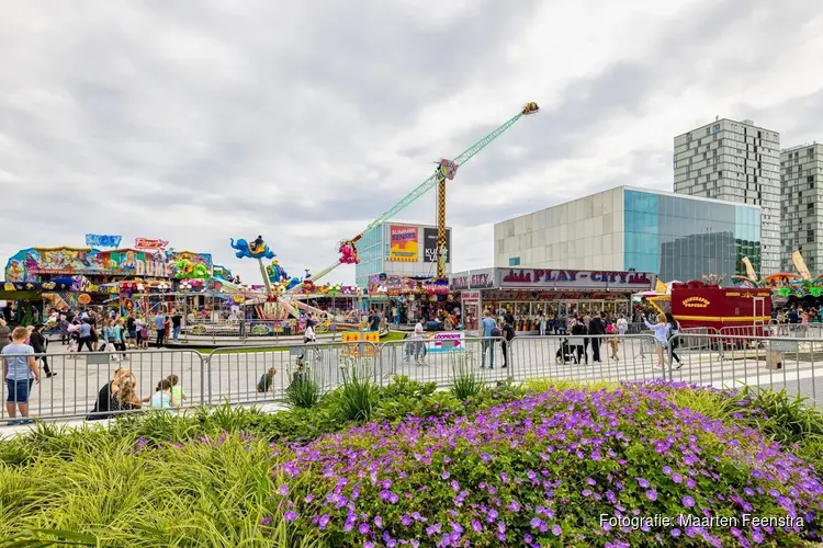 Zomerkermis op Esplanade in Almere Centrum