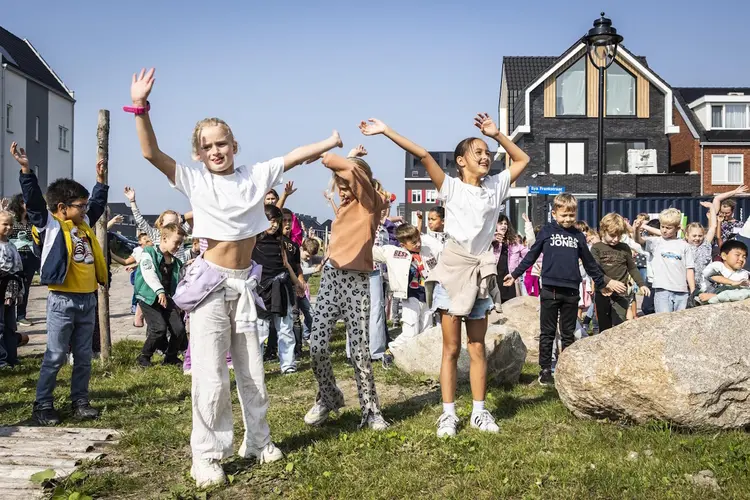 Nieuwe natuurlijke speelroute Nobelhorst geopend