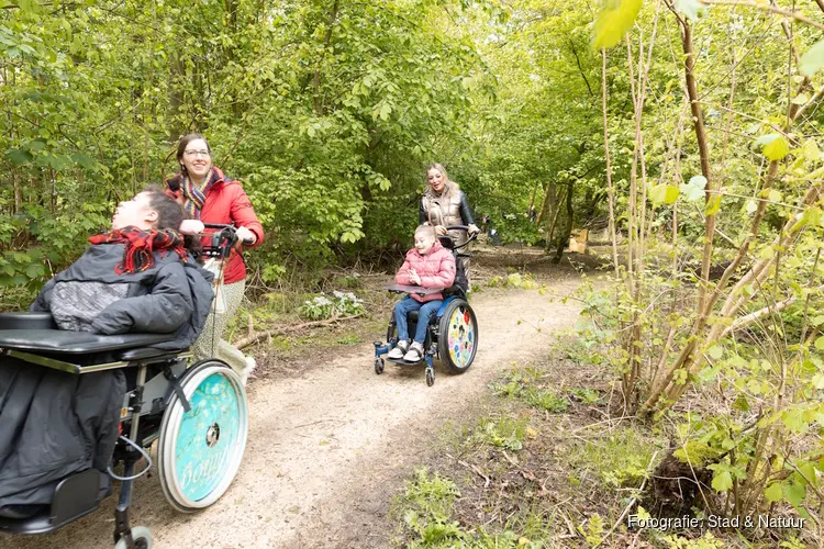 Bijzondere natuurwandeling voor minder mobiele Almeerders in het vroege vogelbos