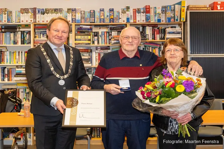 Erepenning van Almere uitgereikt aan Theo Amse