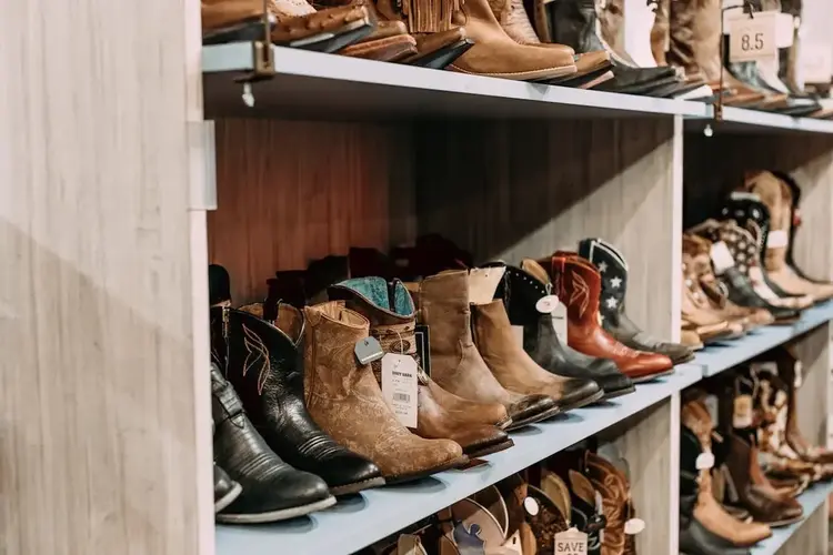 De mode van 2025: Cowboylaarzen voor dames, de trends en stylingtips