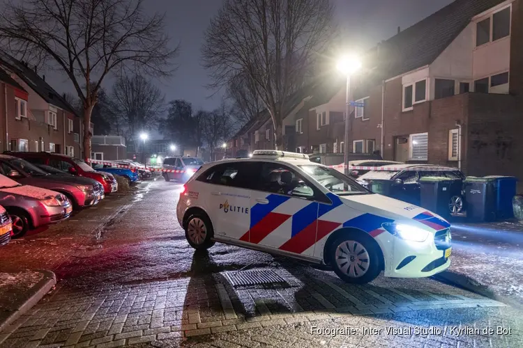 Explosie bij woning aan Middenhof in Almere