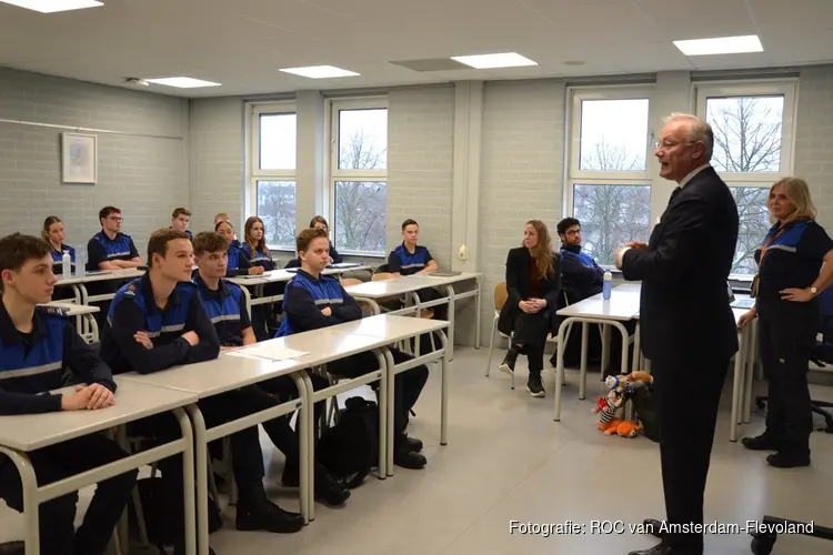 ROC van Amsterdam-Flevoland introduceert nieuw hybride onderwijsmodule 'Ondermijning' voor toekomstige handhavers