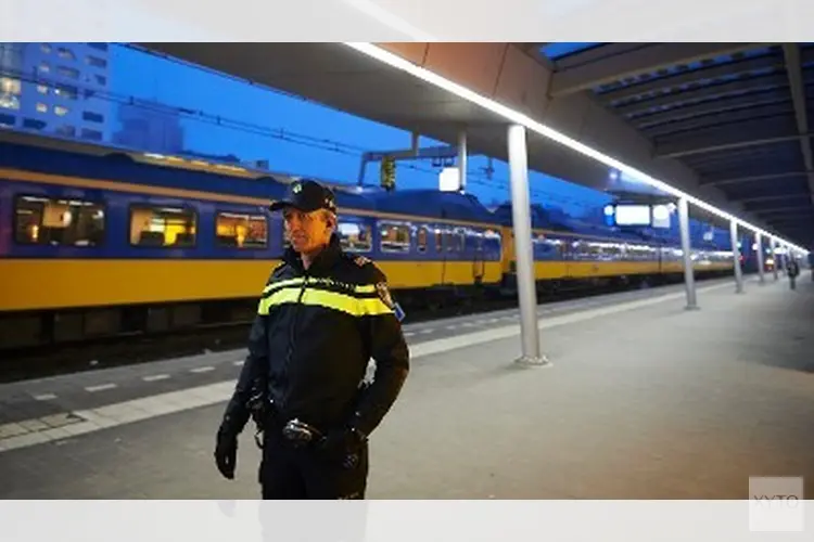Vernielingen treinstation Almere Oostvaardersplein